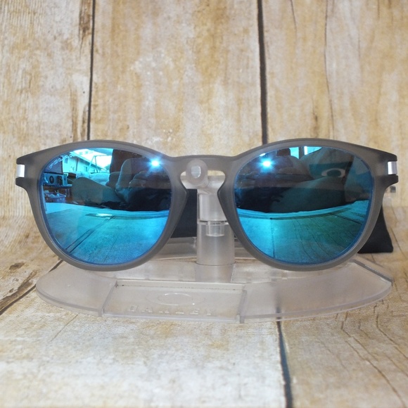 Oakley Asia Fit Polarized LATCH Matte Grey Sapphir - Picture 3 of 8